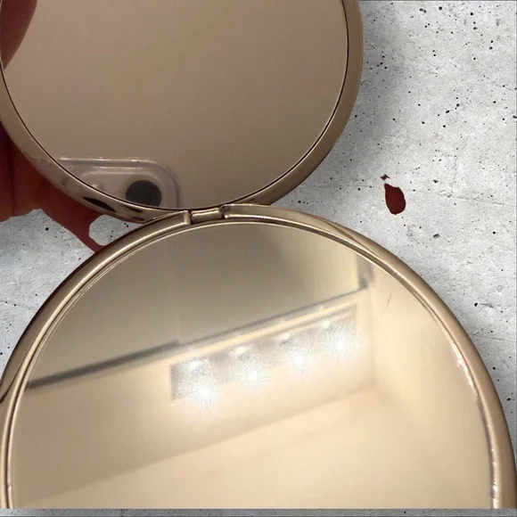 Gucci Beauty Compact Mirror - Picture 12 of 12